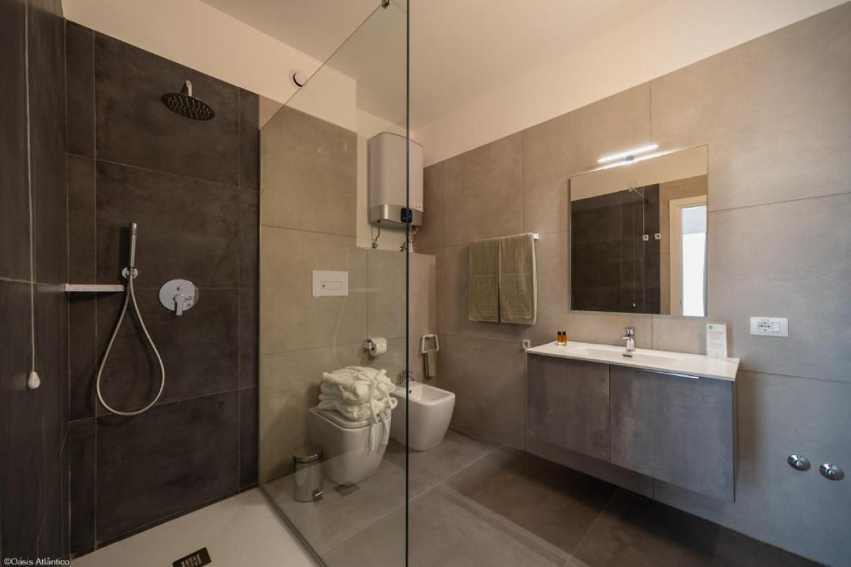 Hotel Oasis White