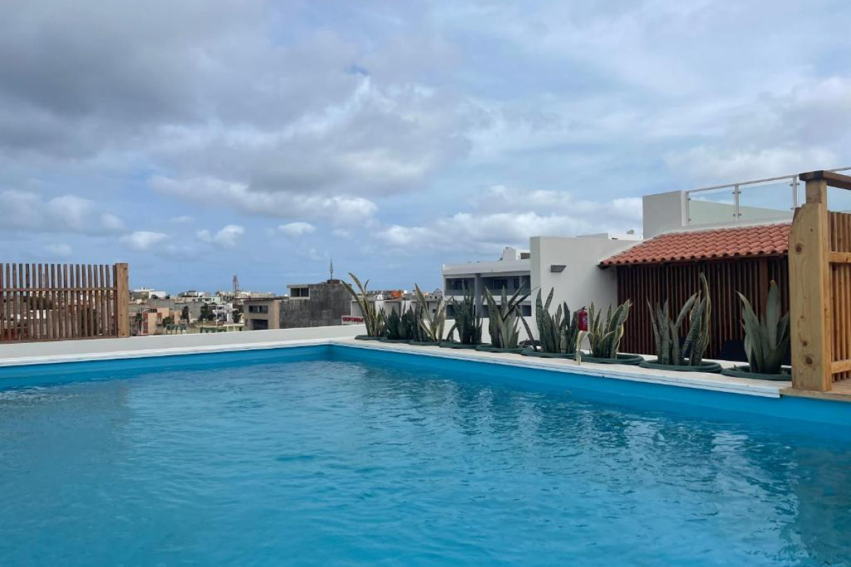 Hotel Oasis White