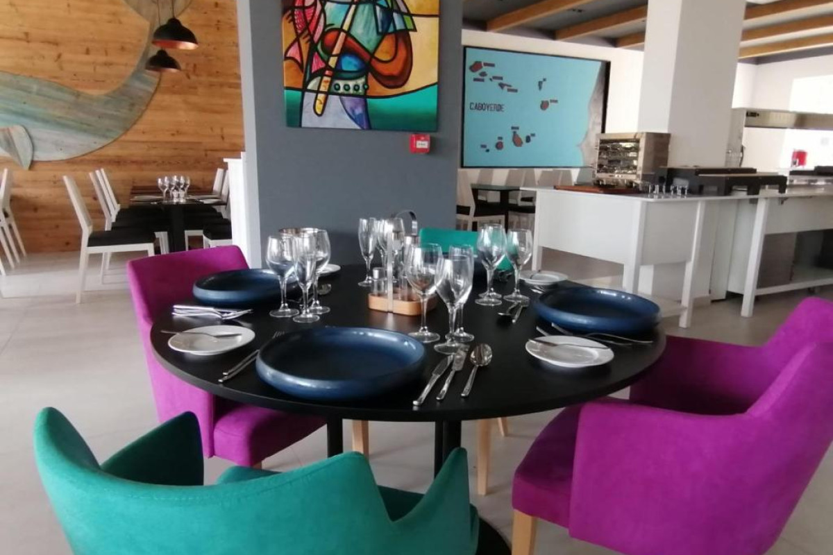 Hotel Oasis White