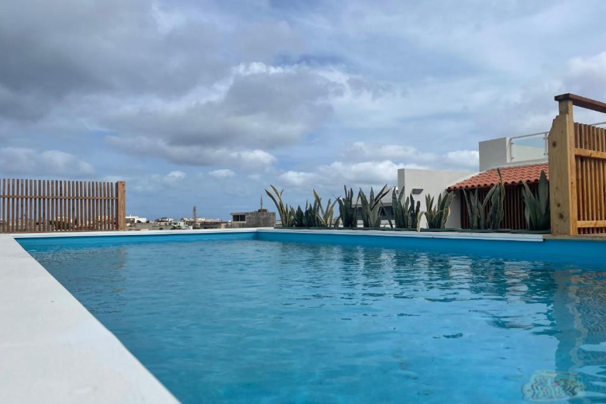 Hotel Oasis White