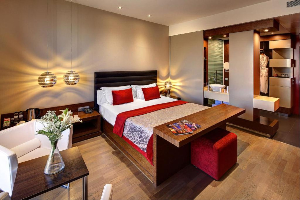 OLIVIA PLAZA HOTEL