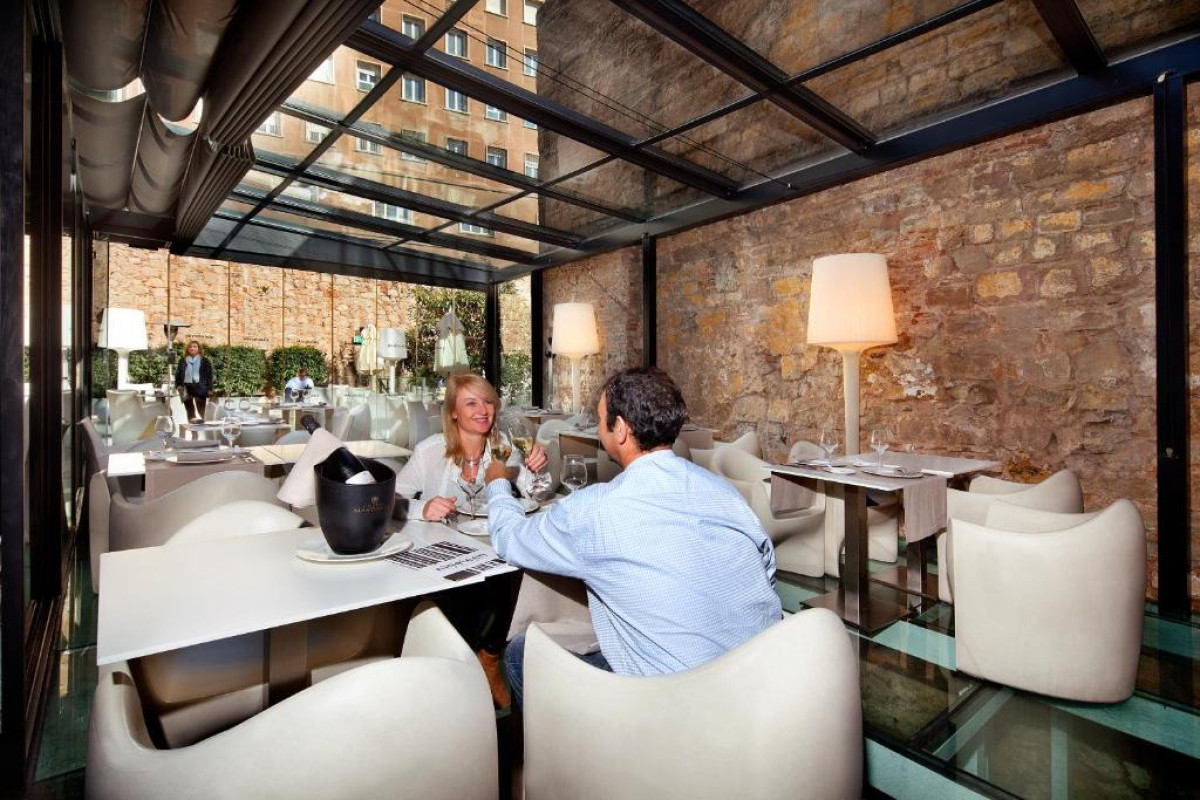 OLIVIA PLAZA HOTEL