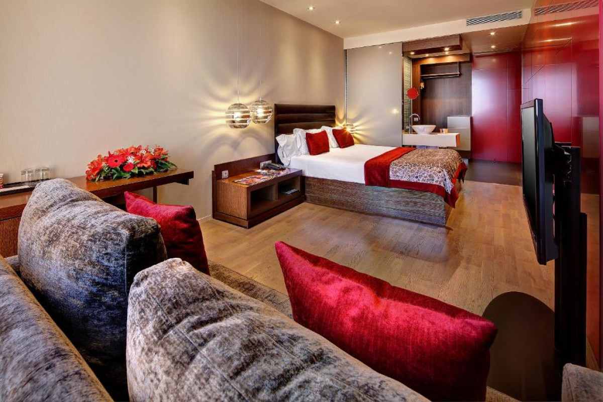 OLIVIA PLAZA HOTEL