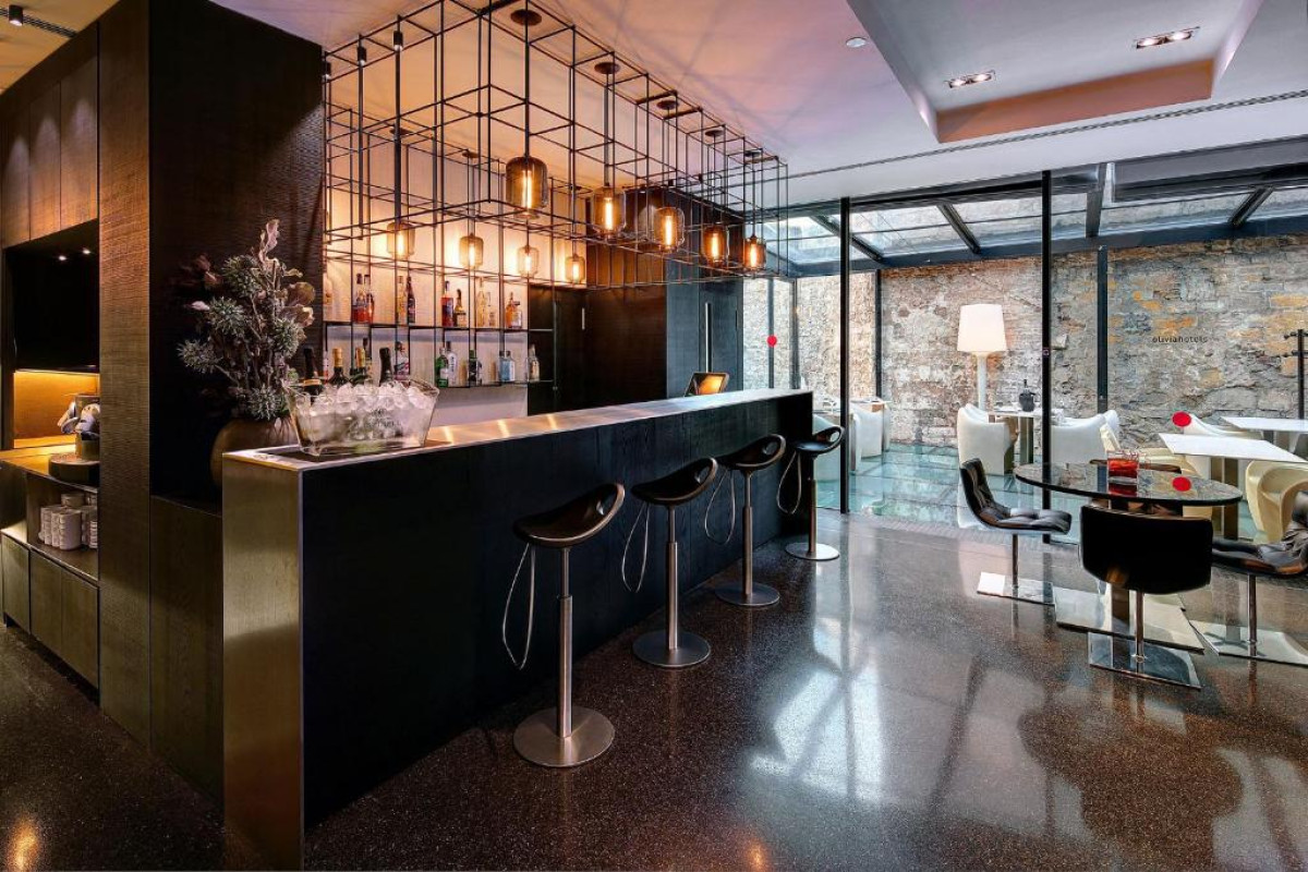 OLIVIA PLAZA HOTEL