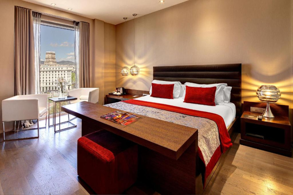 OLIVIA PLAZA HOTEL