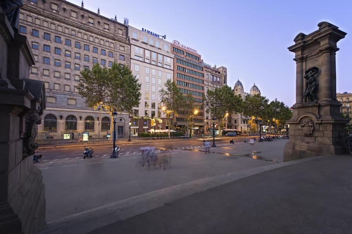 OLIVIA PLAZA HOTEL