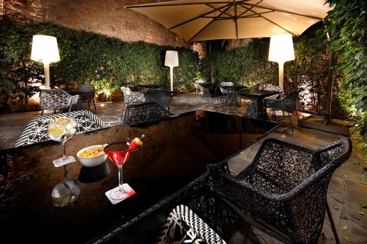 OLIVIA PLAZA HOTEL