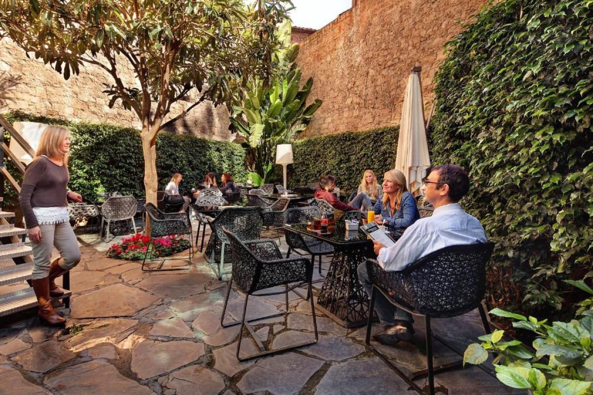 OLIVIA PLAZA HOTEL