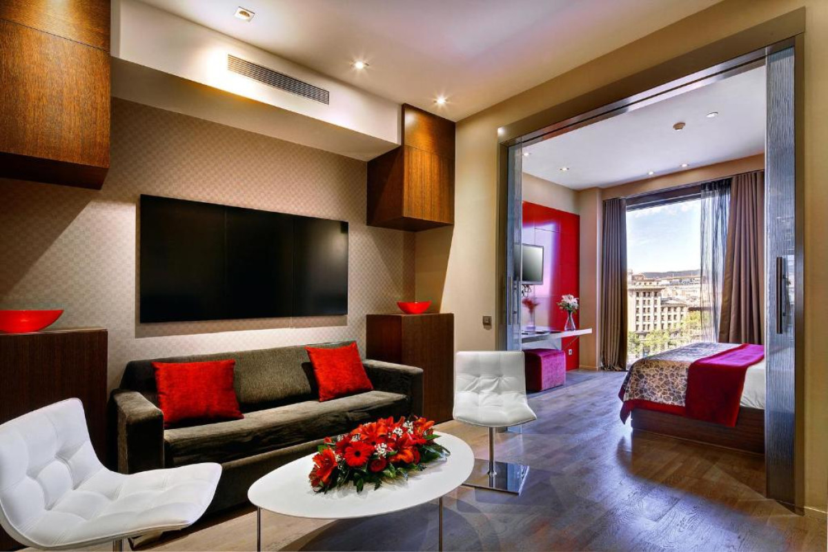 OLIVIA PLAZA HOTEL