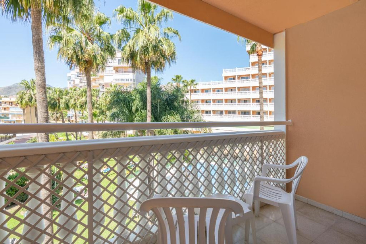 Hotel Parasol by Dorobe