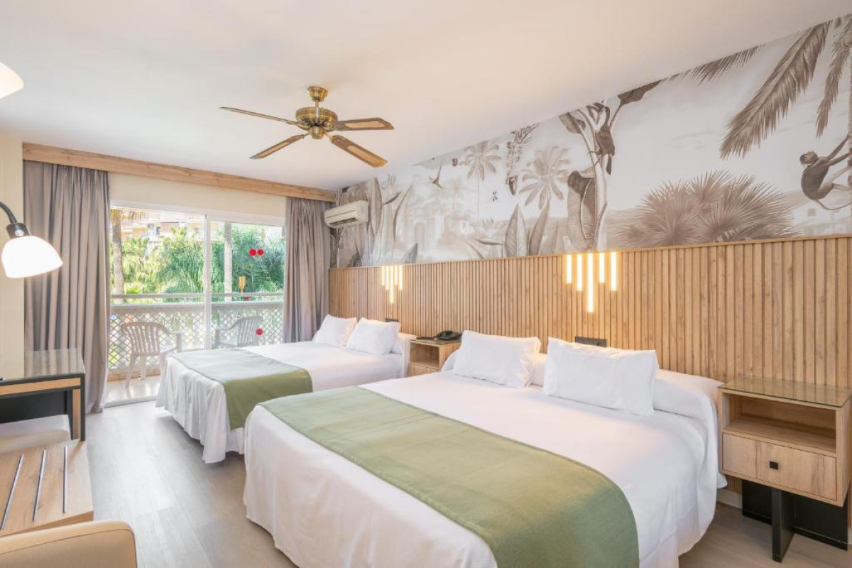 Hotel Parasol by Dorobe