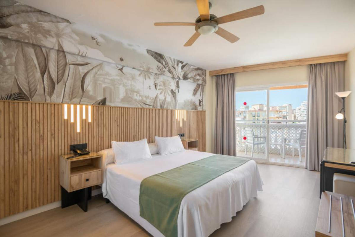 Hotel Parasol by Dorobe
