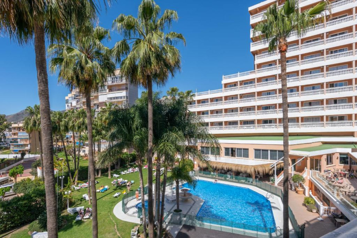 Hotel Parasol by Dorobe