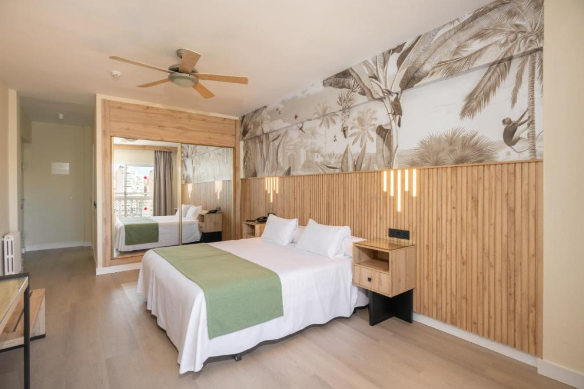 Hotel Parasol by Dorobe