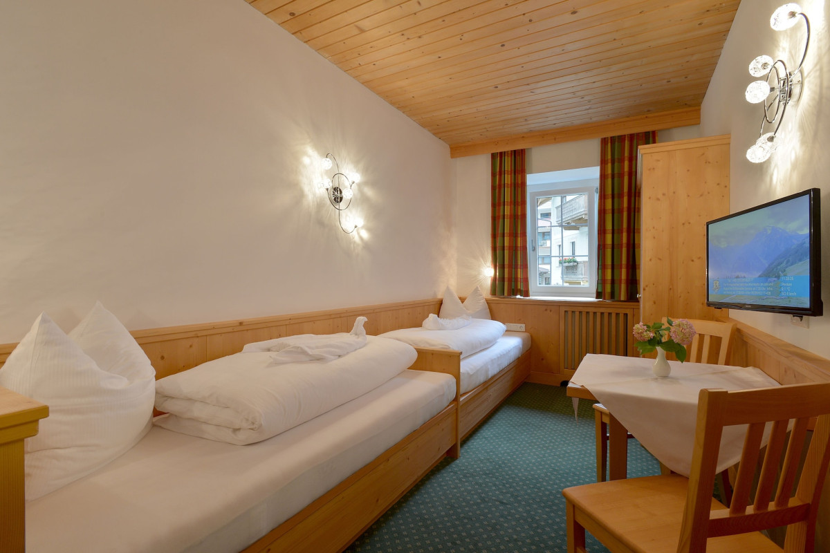 HOTEL POSTSCHLÖSSL