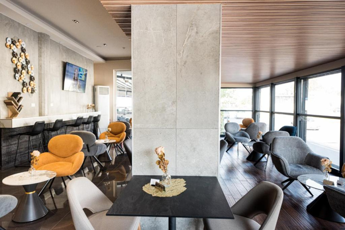 RISE STREET ART HOTEL