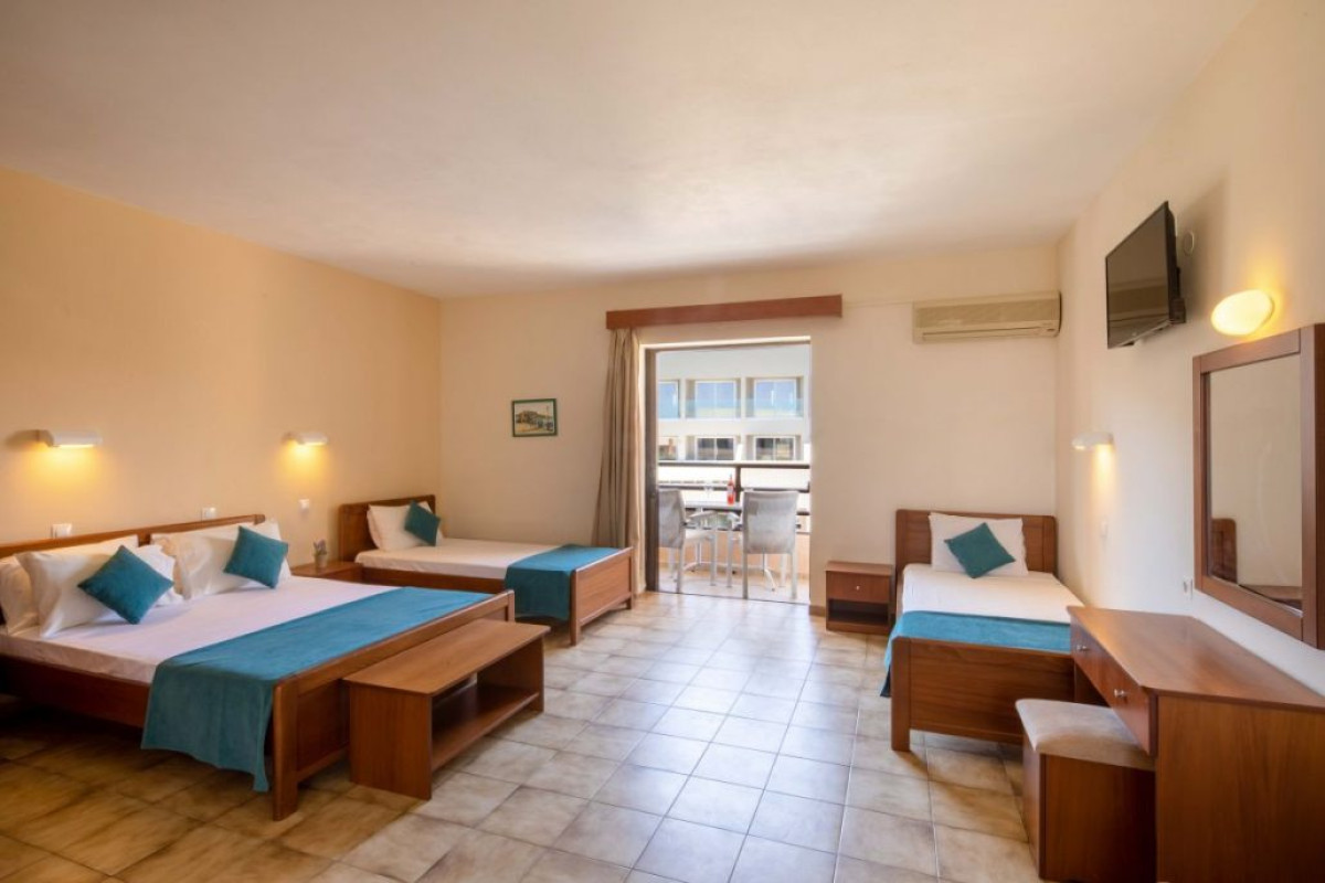 Rossis Beach Hotel
