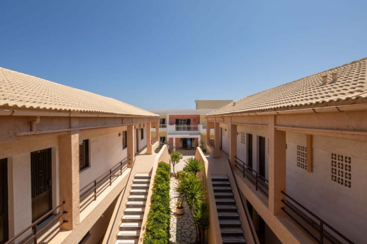 Rossis Beach Hotel