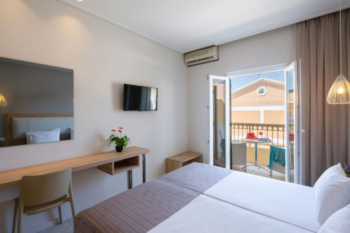 Rossis Beach Hotel