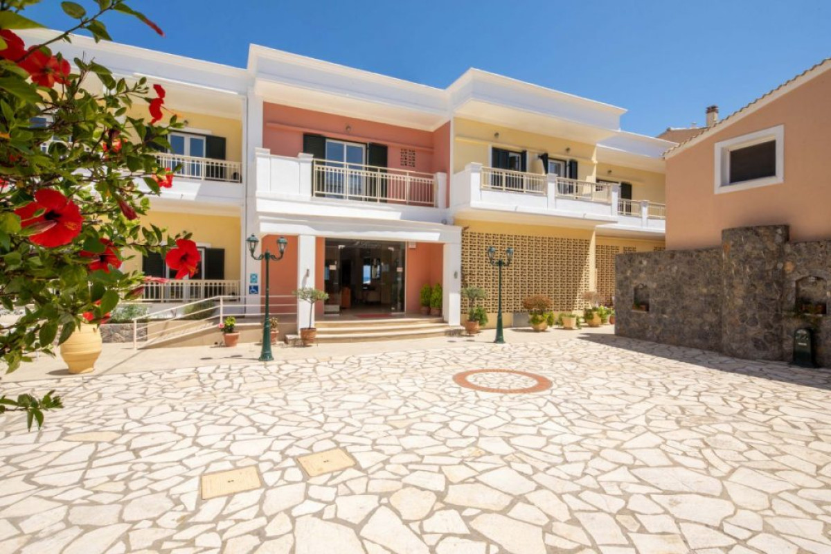 Rossis Beach Hotel
