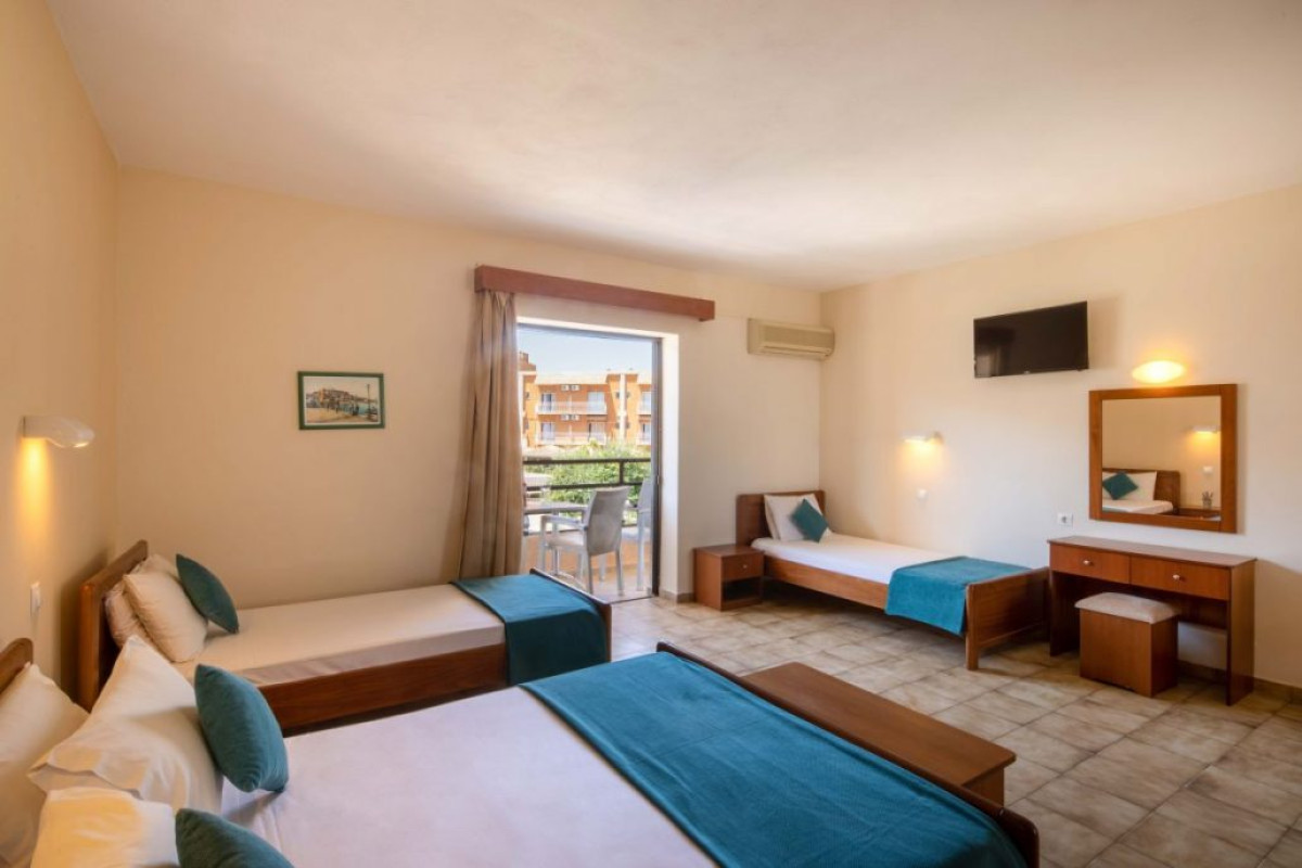 Rossis Beach Hotel