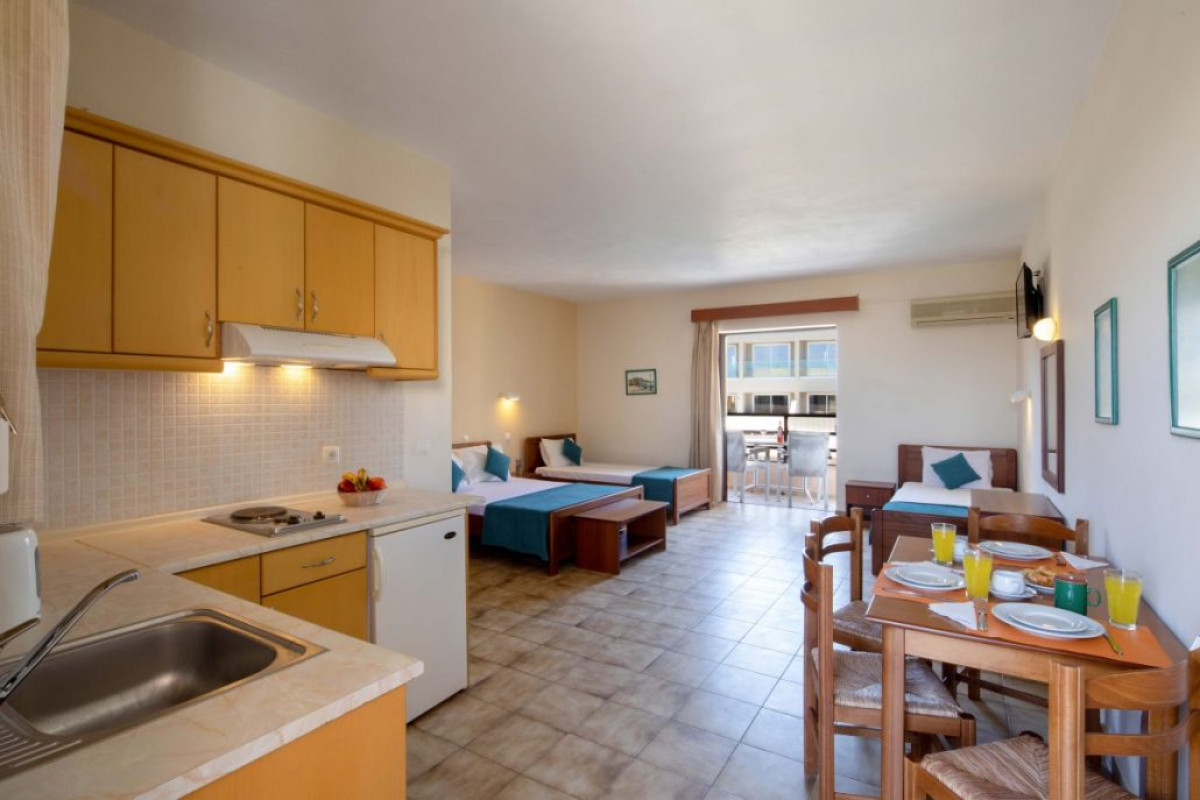 Rossis Beach Hotel