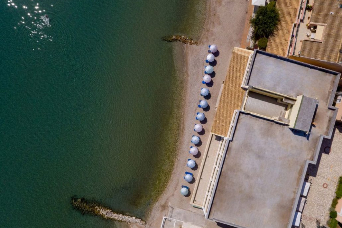 Rossis Beach Hotel
