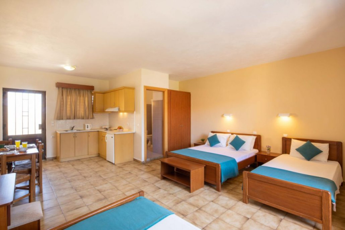 Rossis Beach Hotel