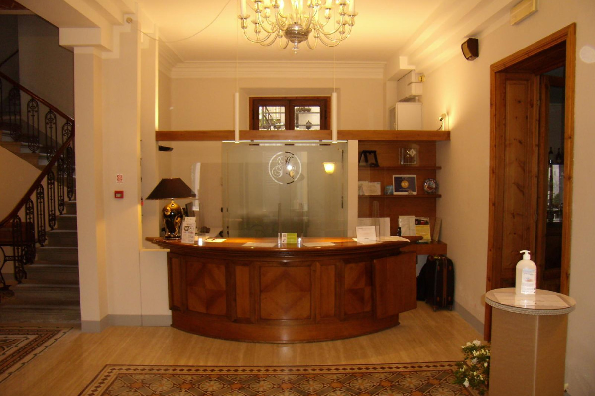 Hotel Savoia E Campana