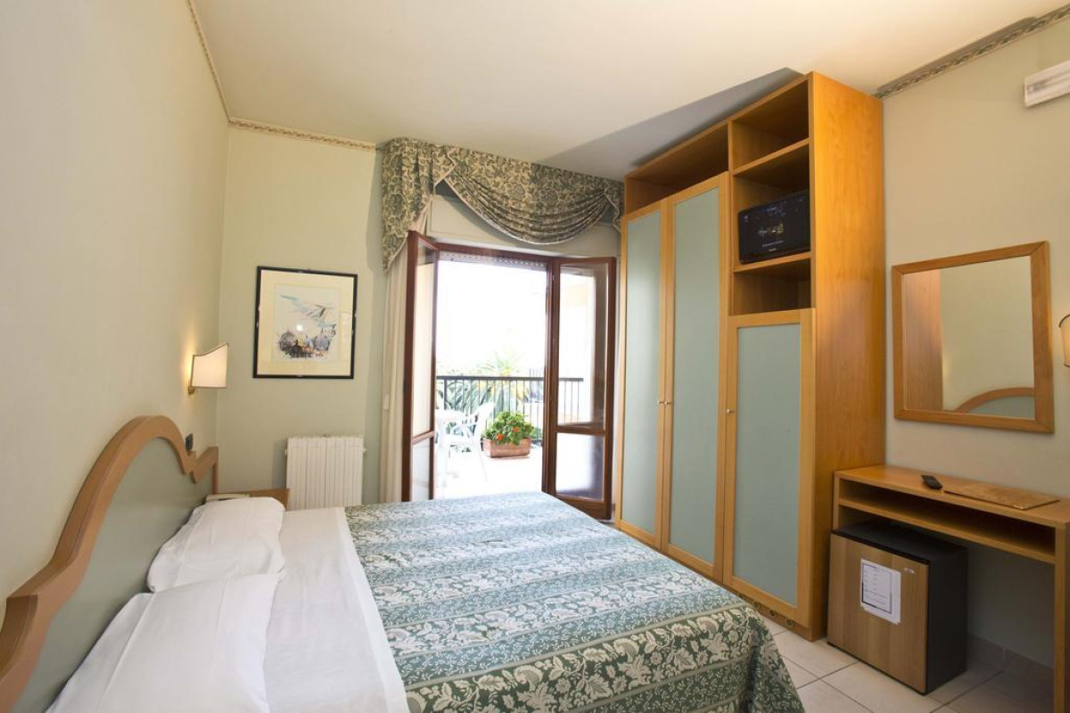 Hotel Sayonara
