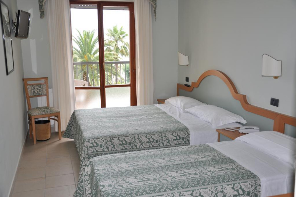 Hotel Sayonara