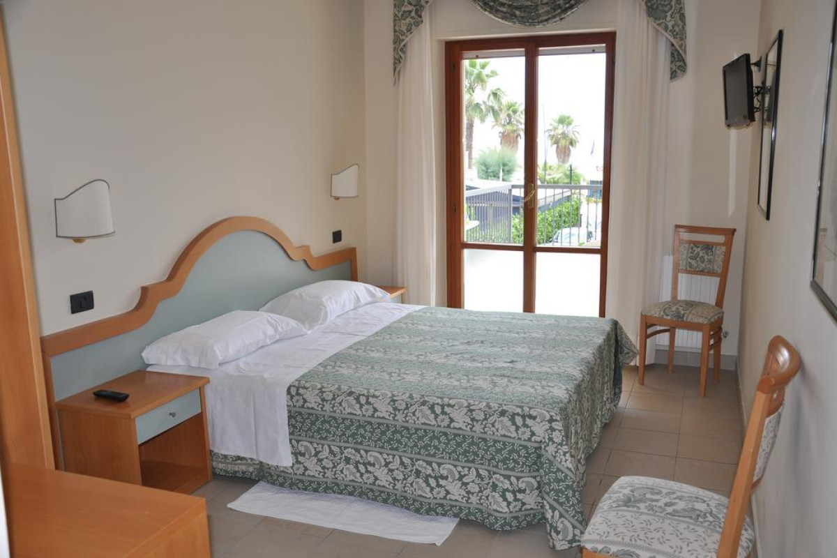 Hotel Sayonara