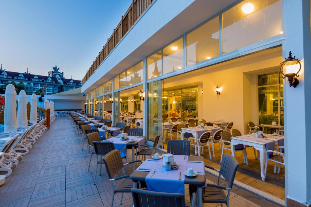 Hotel Side Royal Palace