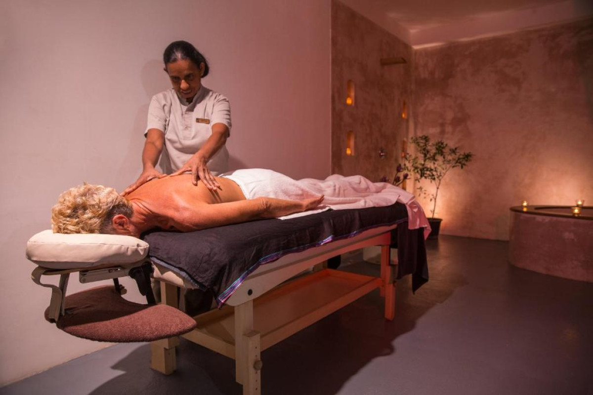Hotel Sri Sharavi Beach Villas & Spa