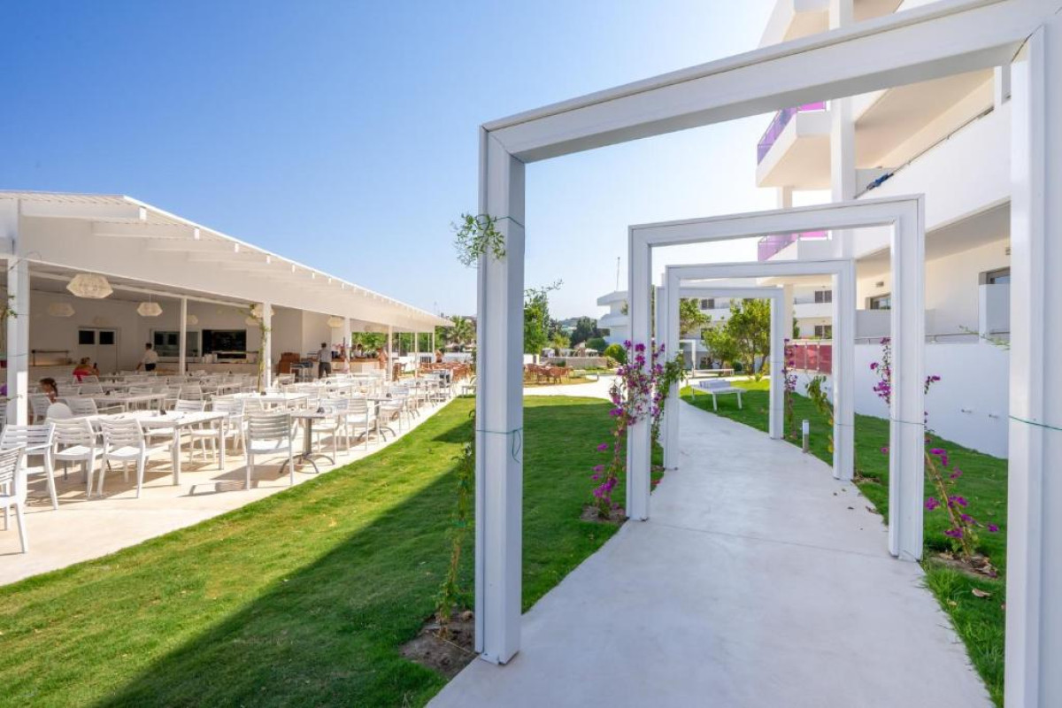 STAMOS HOTEL