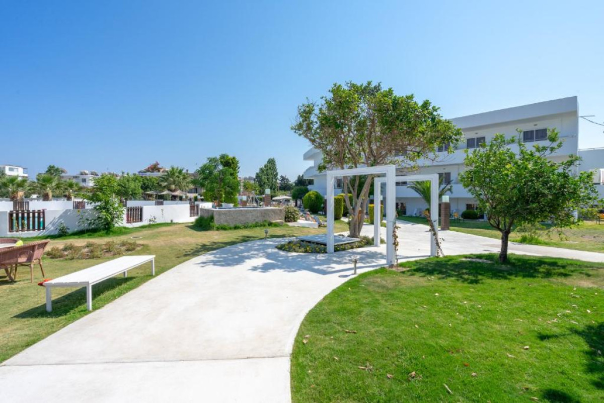 STAMOS HOTEL