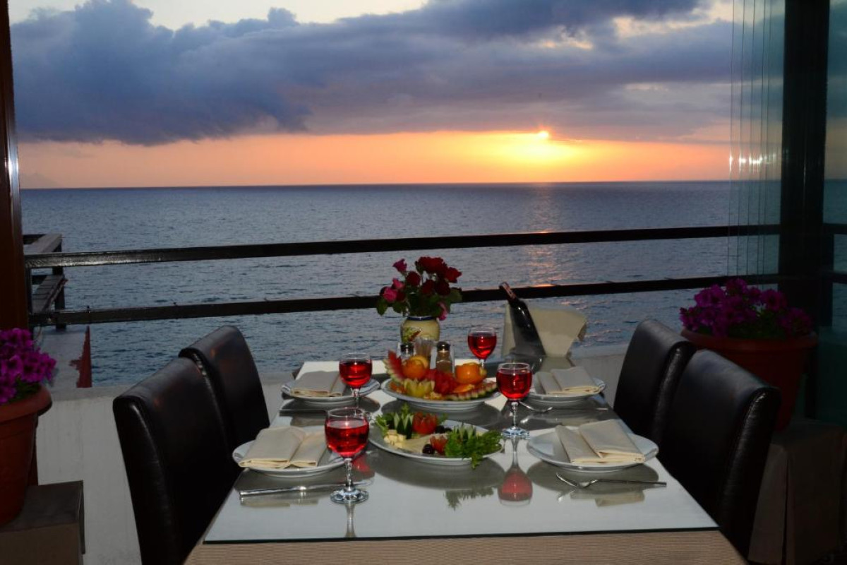 SUNDAY BEACH HOTEL