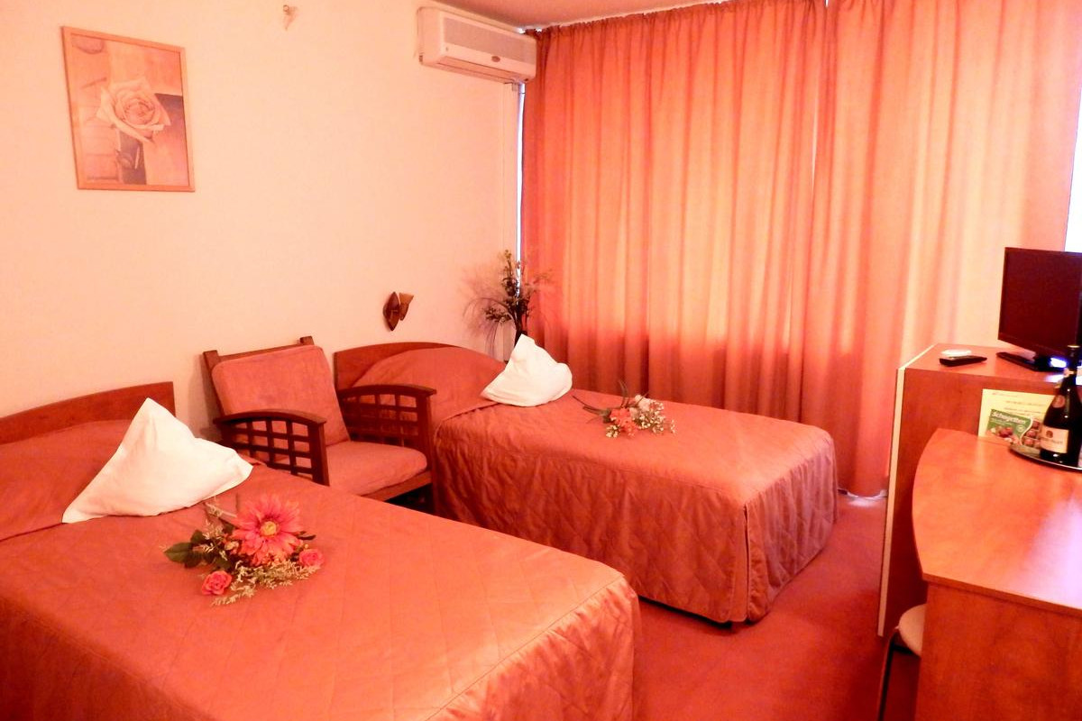 SUNQUEST HOTEL