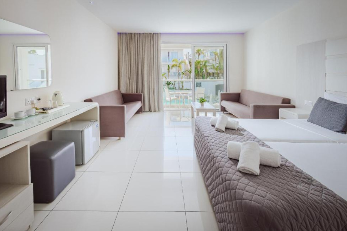 Tasia Maris Oasis Hotel