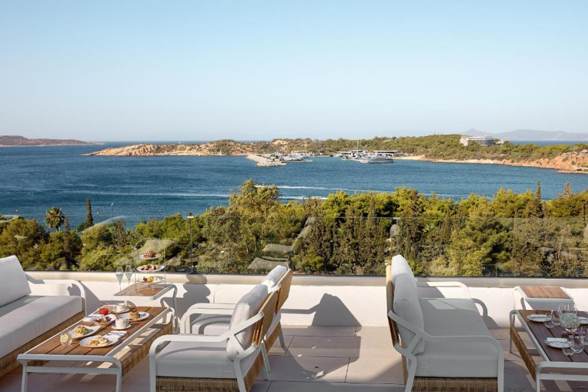 Hotel The Roc Club, A Grecotel Hotel to Live