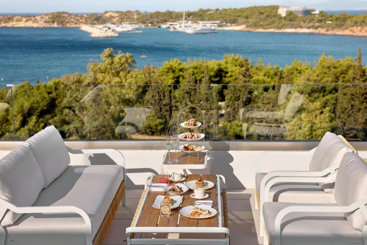Hotel The Roc Club, A Grecotel Hotel to Live