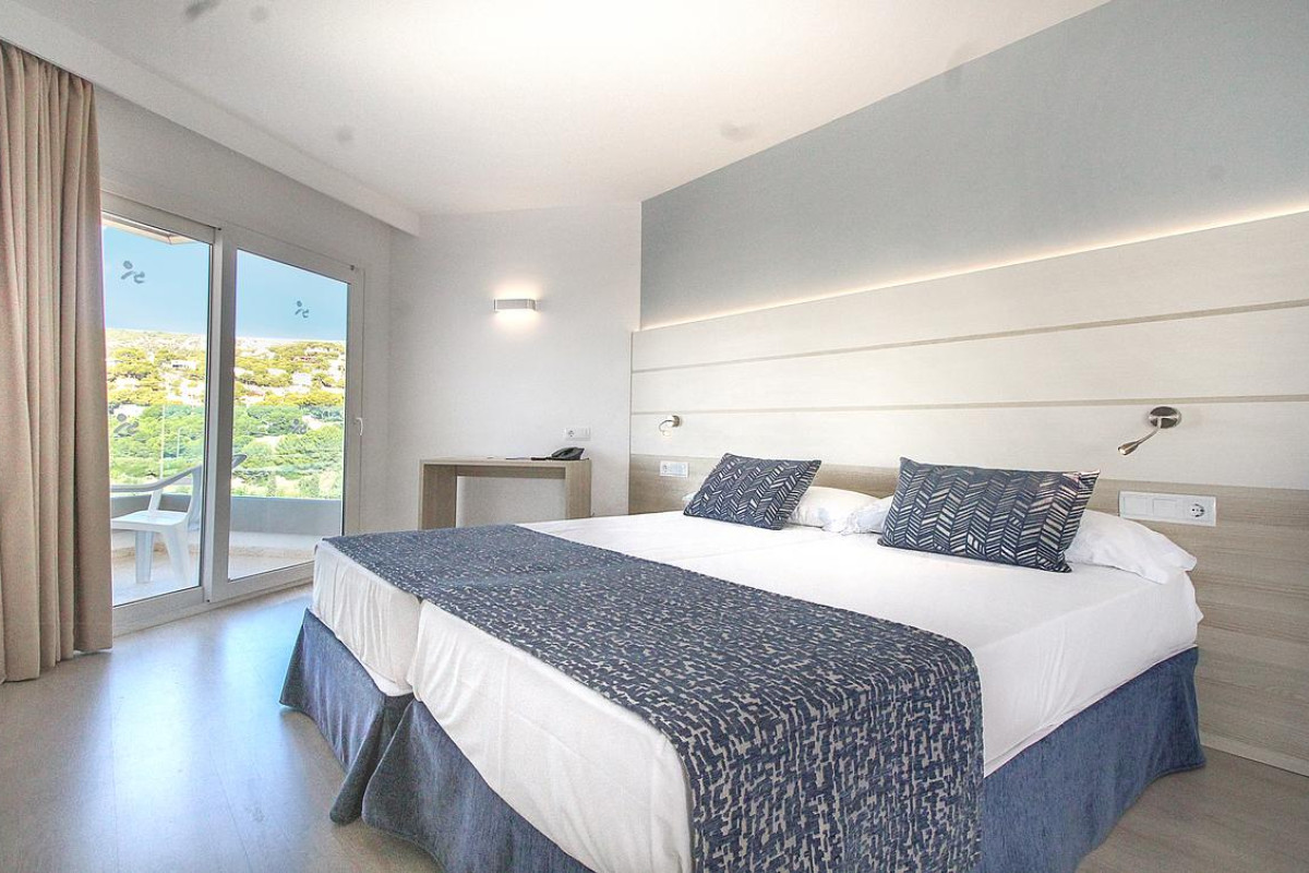 Hotel Tomir Portals Suites
