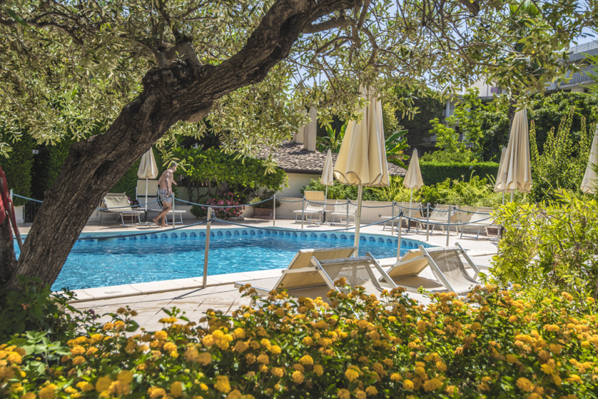 HOTEL VILLA DAPHNE