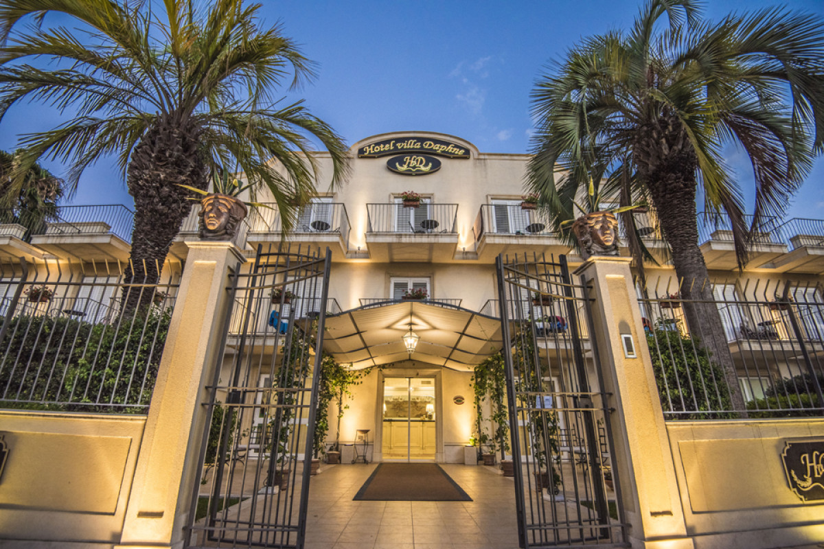 HOTEL VILLA DAPHNE