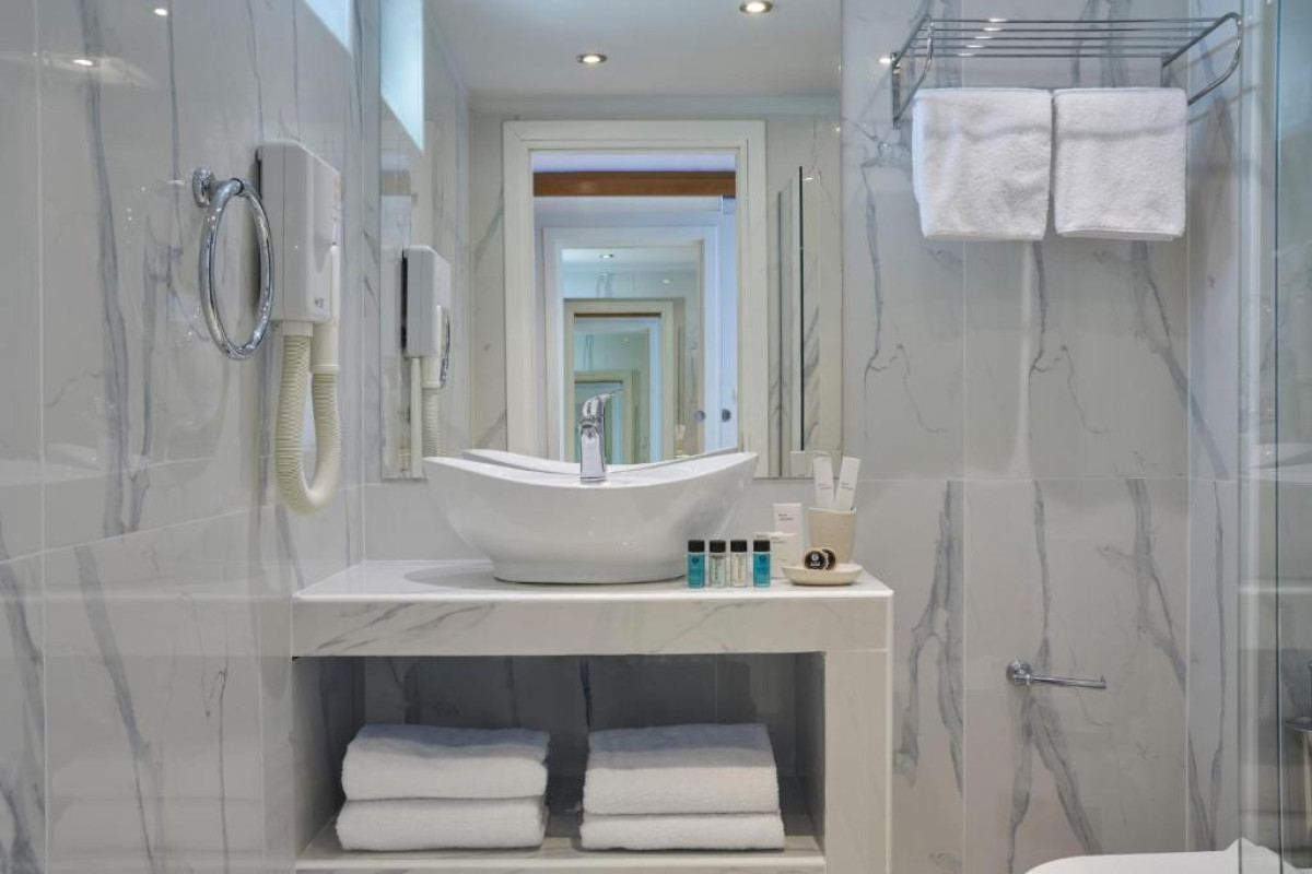 Hotel Xenia Poros Image