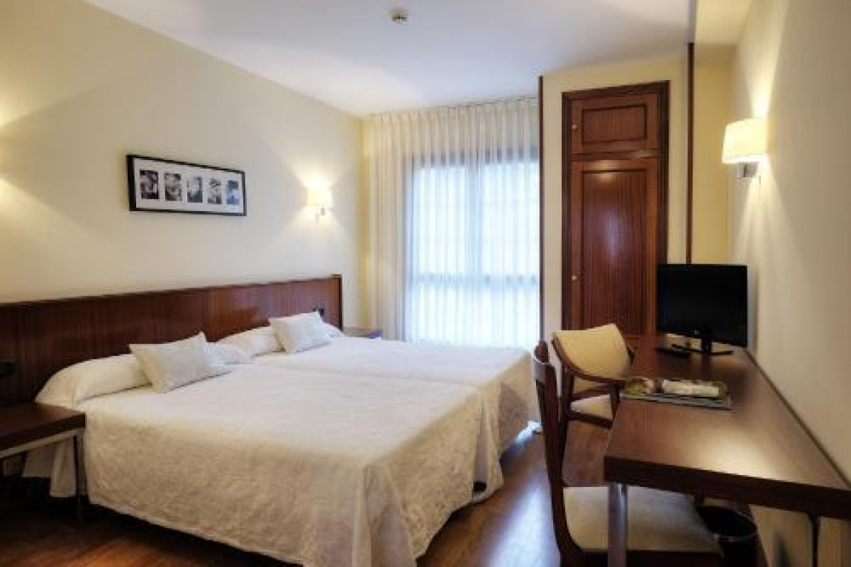 Hotel Y Apartamentos Arias