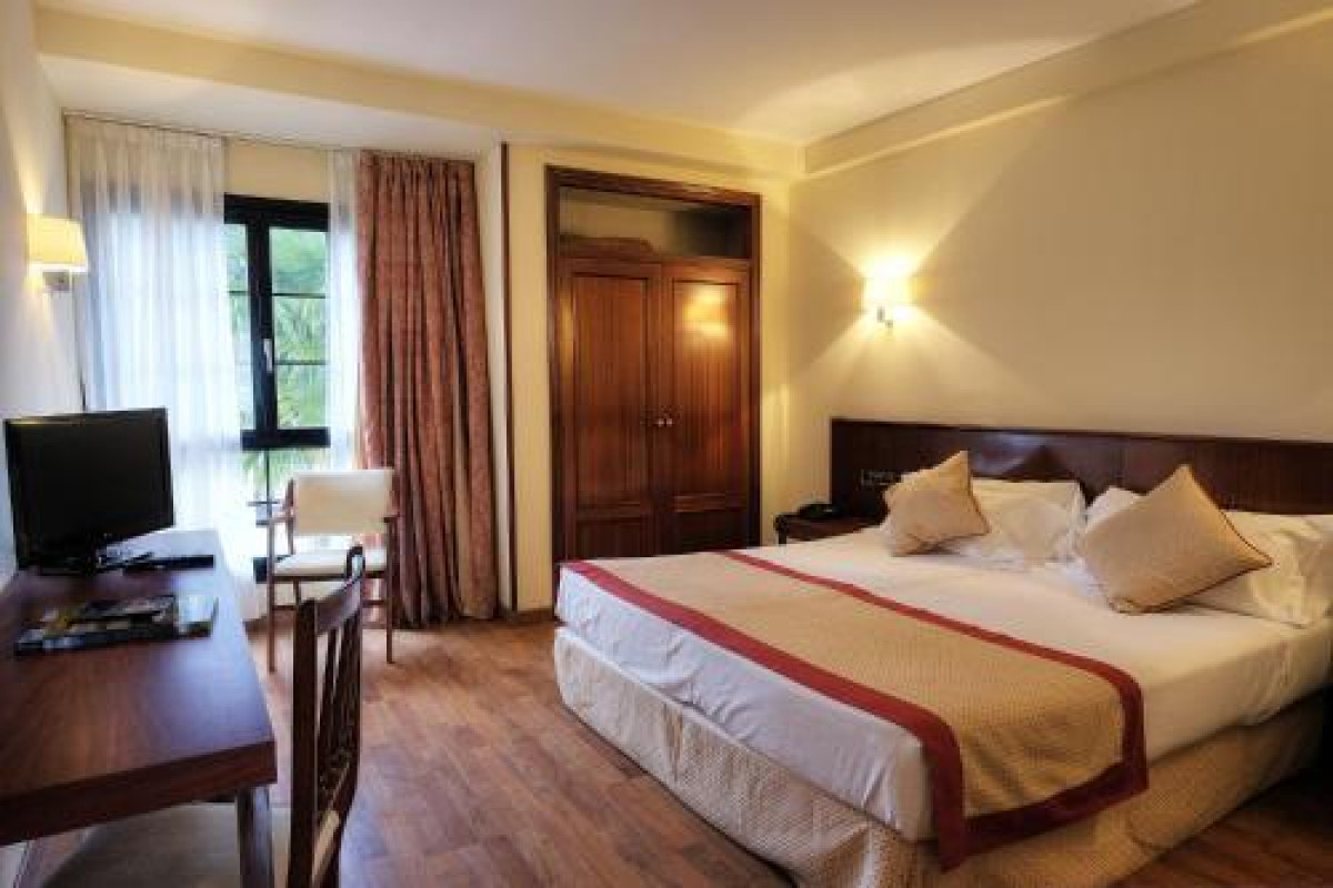 Hotel Y Apartamentos Arias