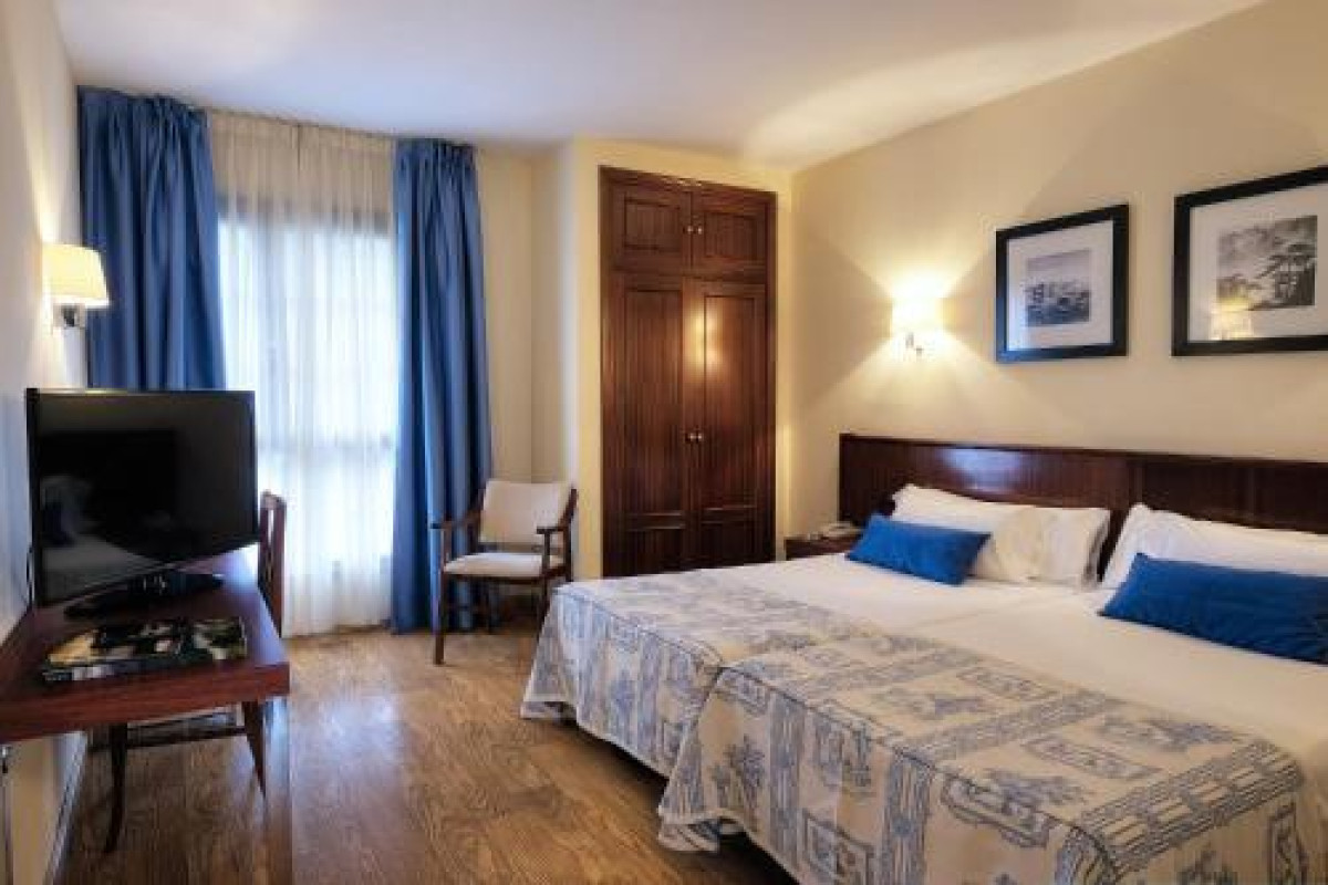 Hotel Y Apartamentos Arias