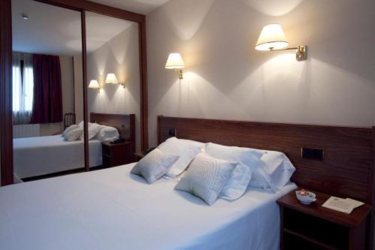 Hotel Y Apartamentos Arias