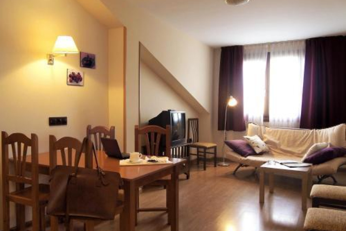Hotel Y Apartamentos Arias